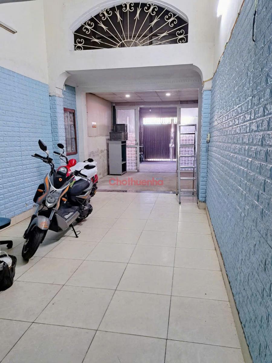 Cho thuê MBKD 75m2 đường Ngọc Hồi, Hoàng Mai, HN