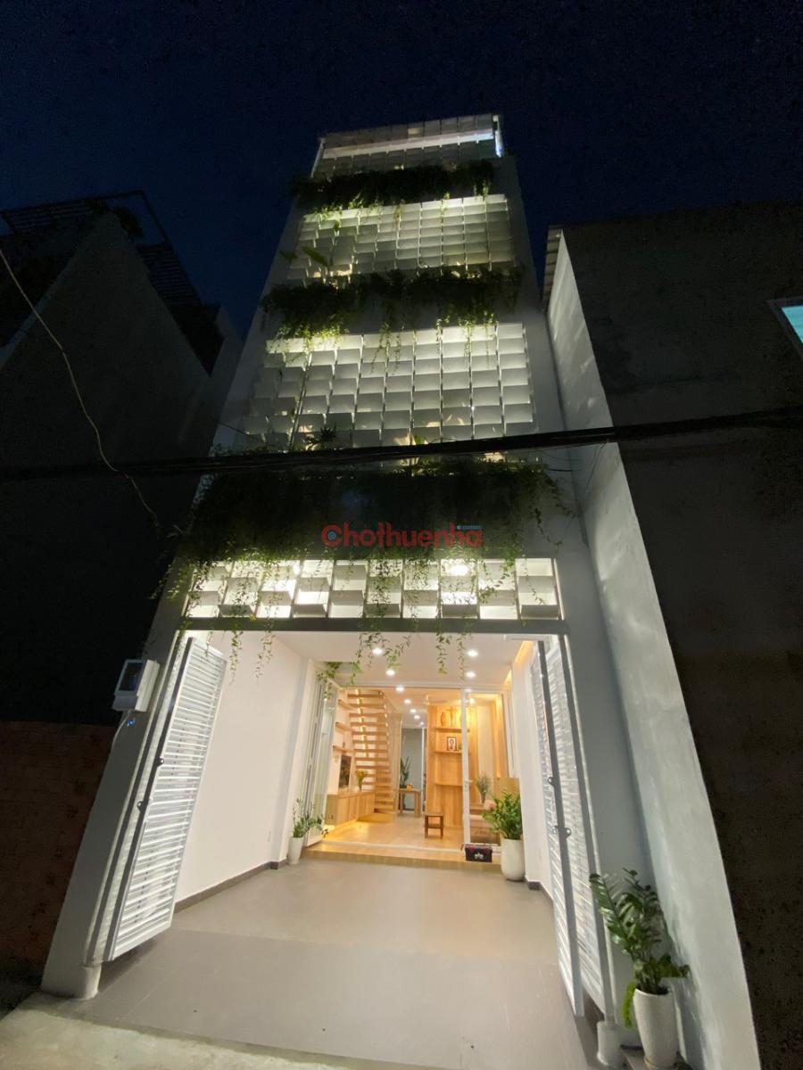 Bán hoặc cho thuê nhà phố 4 tầng, có thang máy, gara đậu xe hơi, thiết kế đẹp và full nội thất!