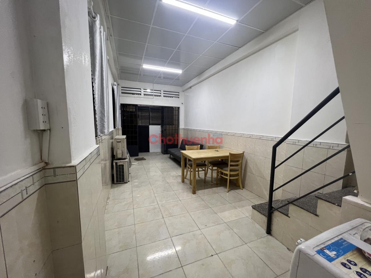 Cho thuê nhà nguyên căn 121/87 lê thị riêng p bến thành quận 1, 2pn duplex ban công full nội thất ở