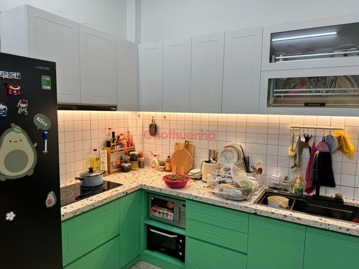 Cho thuê Nhà nguyên căn tại 730/1/2/78B Hương lộ 2, Phường Bình Trị Đông A, Bình Tân, Hồ Chí Minh. Với diện tích 150.9m2, nhà có thiết kế 4 phòng ngủ và 3 phòng tắm, đáp ứng tốt nhu cầu sinh hoạt cho gia đình.