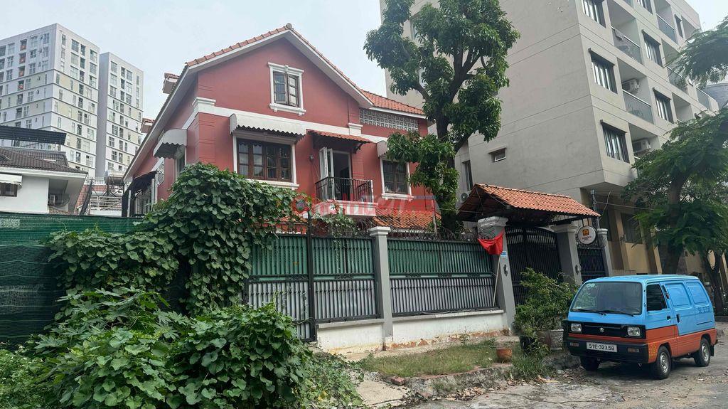 Cho thuê biệt thự sân vườn rộng 188 BD3 đường Nguyễn Văn Hưởng, Thảo Điền