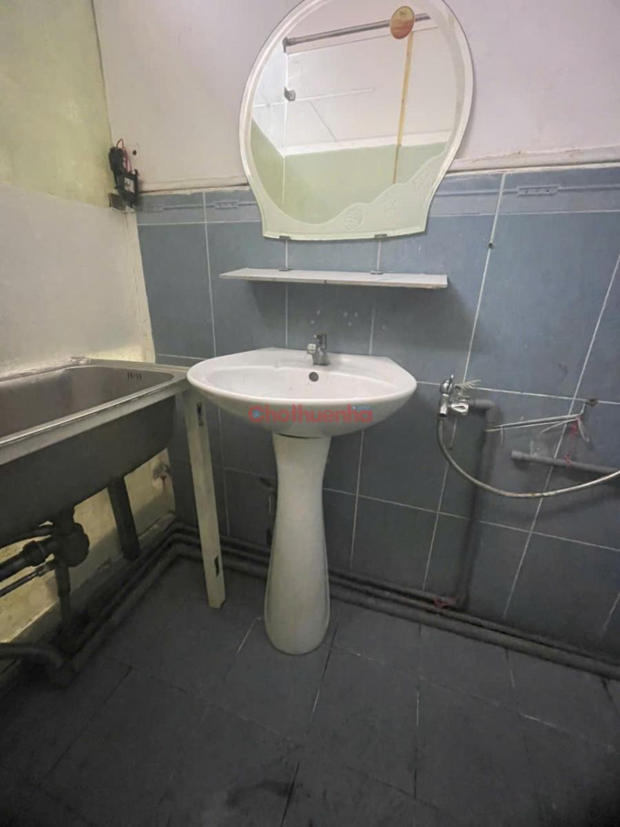 Cho thuê 2 căn hộ lầu 1 và 2 của nhà mặt tiền 608 Điện Biên Phủ, quận 10 (ngã 3 Nguyễn Thiện Thuật)