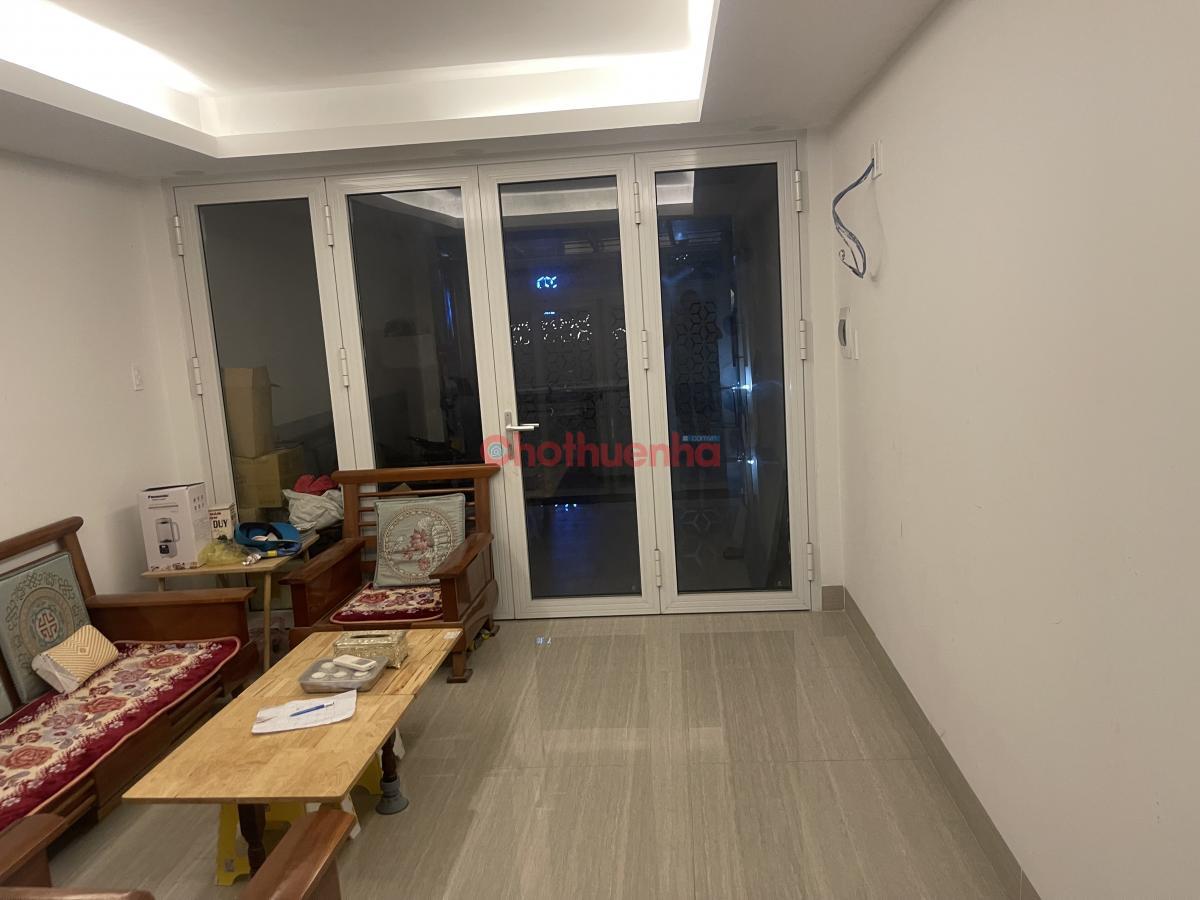 Cho thuê Văn phòng 60 m2, 2 wc\r\nCó chỗ đậu xe