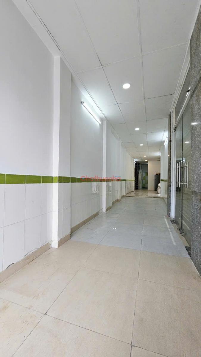 Cho thuê NHÀ MẶT TIỀN ngay Hàng Xanh, gần Quận 1 và 2, Phạm Văn Đồng, Khu vực D2