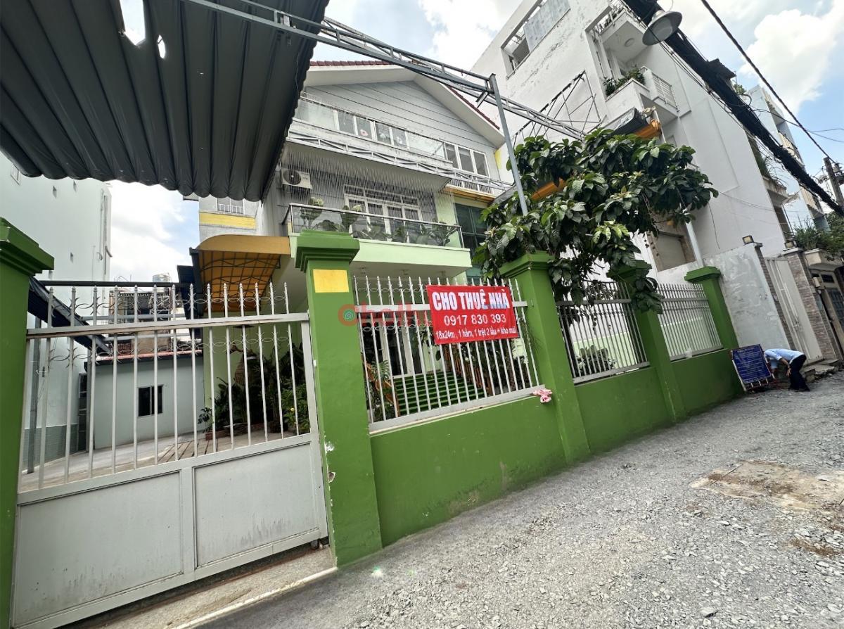 [GIÁ RẺ]  Cho thuê Biệt thự 18x24m HẺM XE TẢI – CMT8, P.11, Q.3