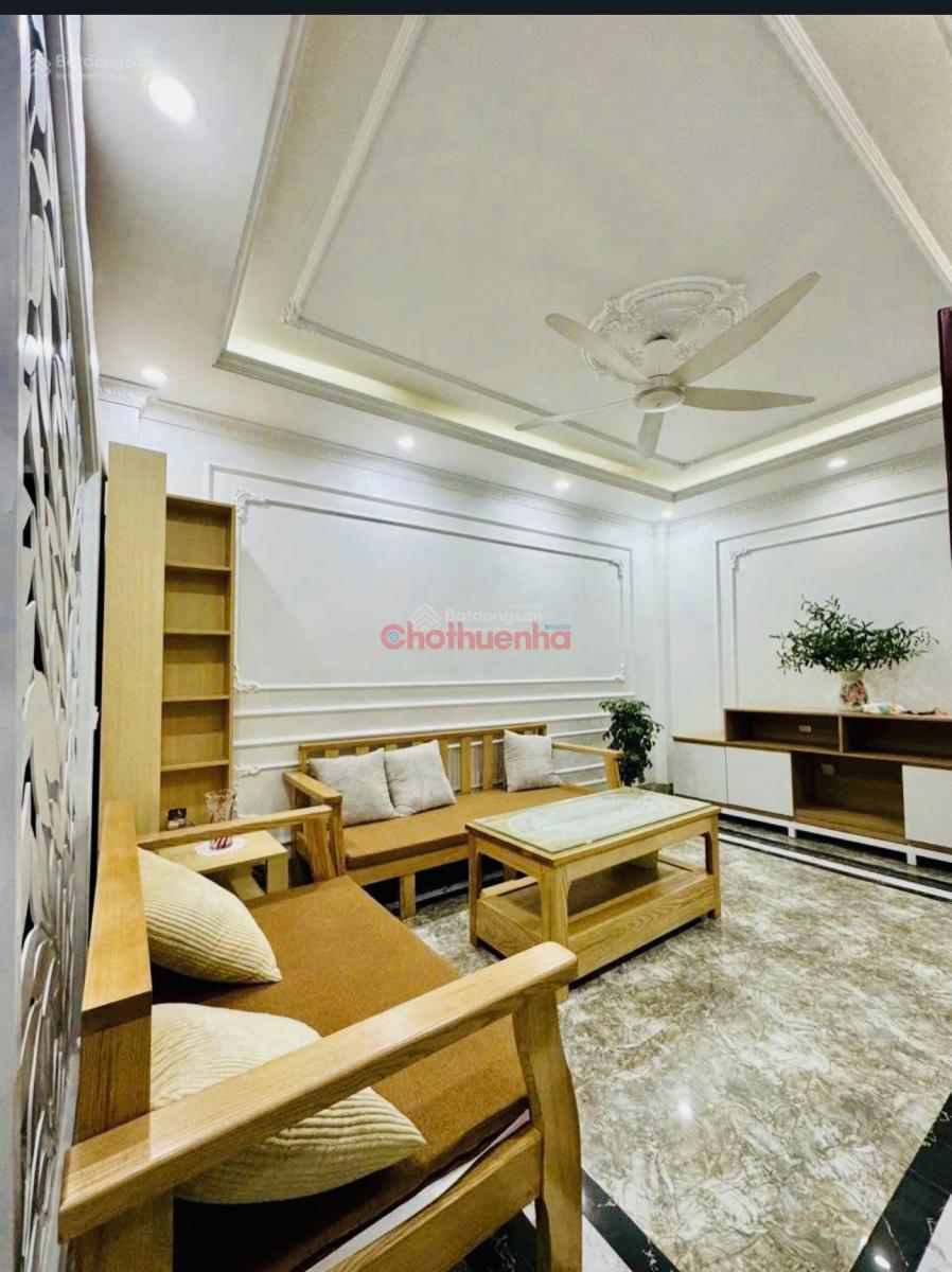 Cho thuê nguyên căn 5 tầng gần chân cầu Long Biên