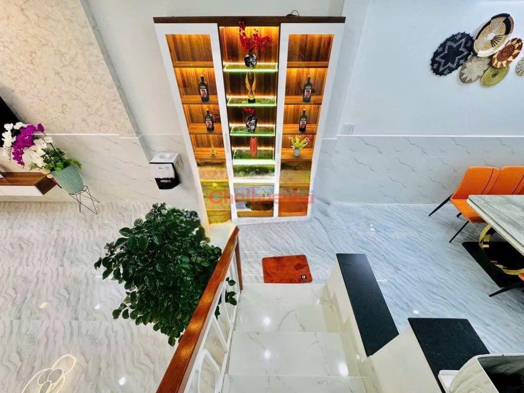 CHO THUÊ NHÀ 56m2 GẦN SÂN BAY TÂN SƠN NHẤT 2PN, 3WC, FULL NỘI THẤT