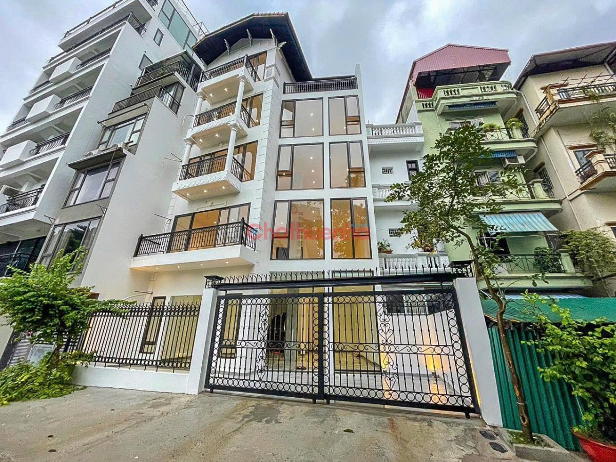 Nhà cho thuê view hồ , ô tô đỗ cửa mặt hồ