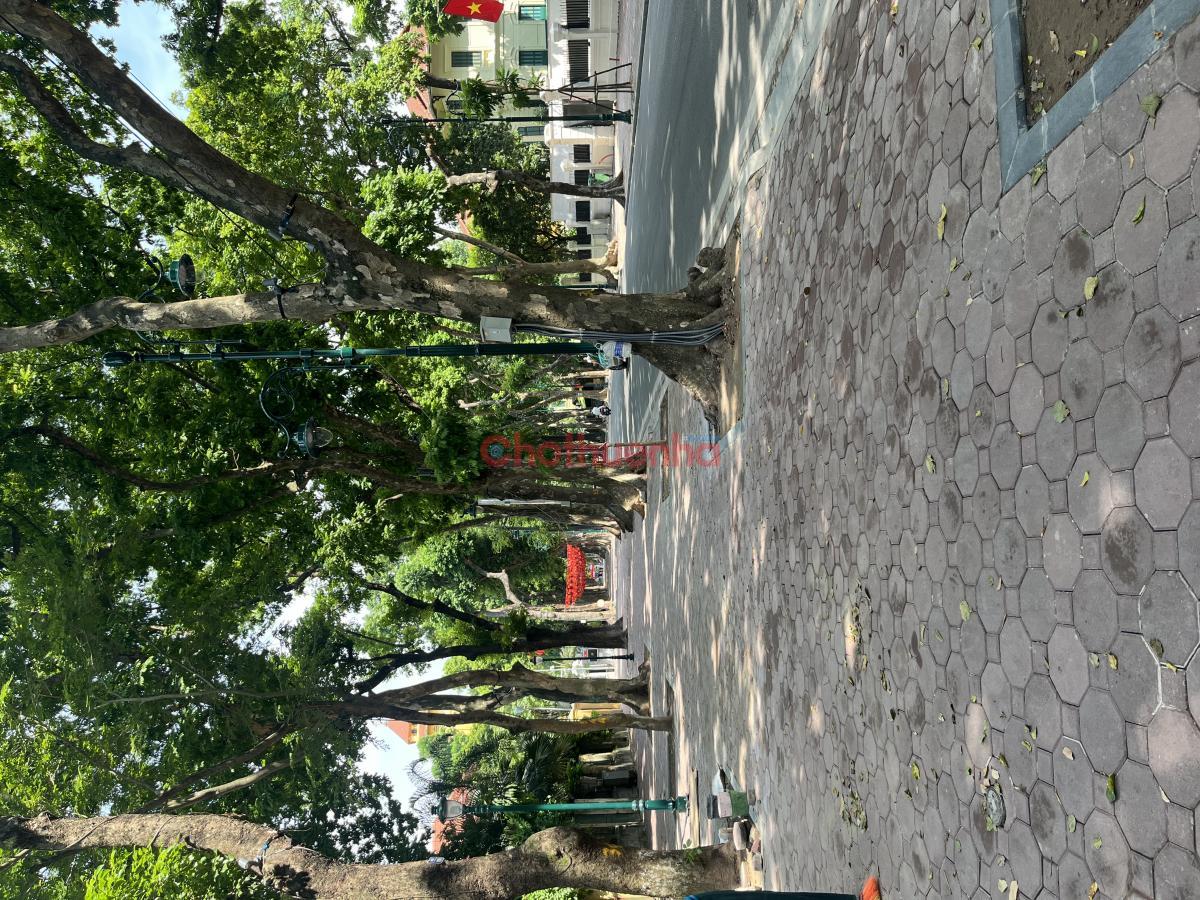 Nhà riêng chính chủ cho thuê.  \r\n70 Phan Đình Phùng, Ba Đình, Hà nội.\r\nTổng DT:  55m2, 03 tầng.