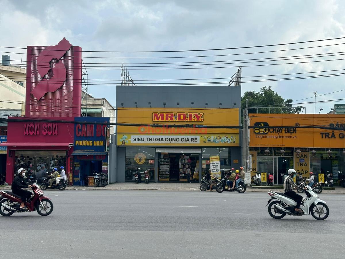 Cho thuê nhà mặt tiền (ngay ngã 4 lớn) 240 Quốc Lộ 1A, Thị Trấn Bến Lức, Tỉnh Long An