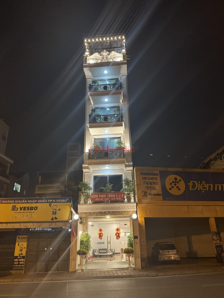 Cho thuê tầng 1,2, diện tích mỗi sàn 100m2, mặt tiền 4,5m, trước nhà là đường to 30m, có chỗ đỗ ô tô thoải mái, thích hợp làm văn phòng, cửa hàng