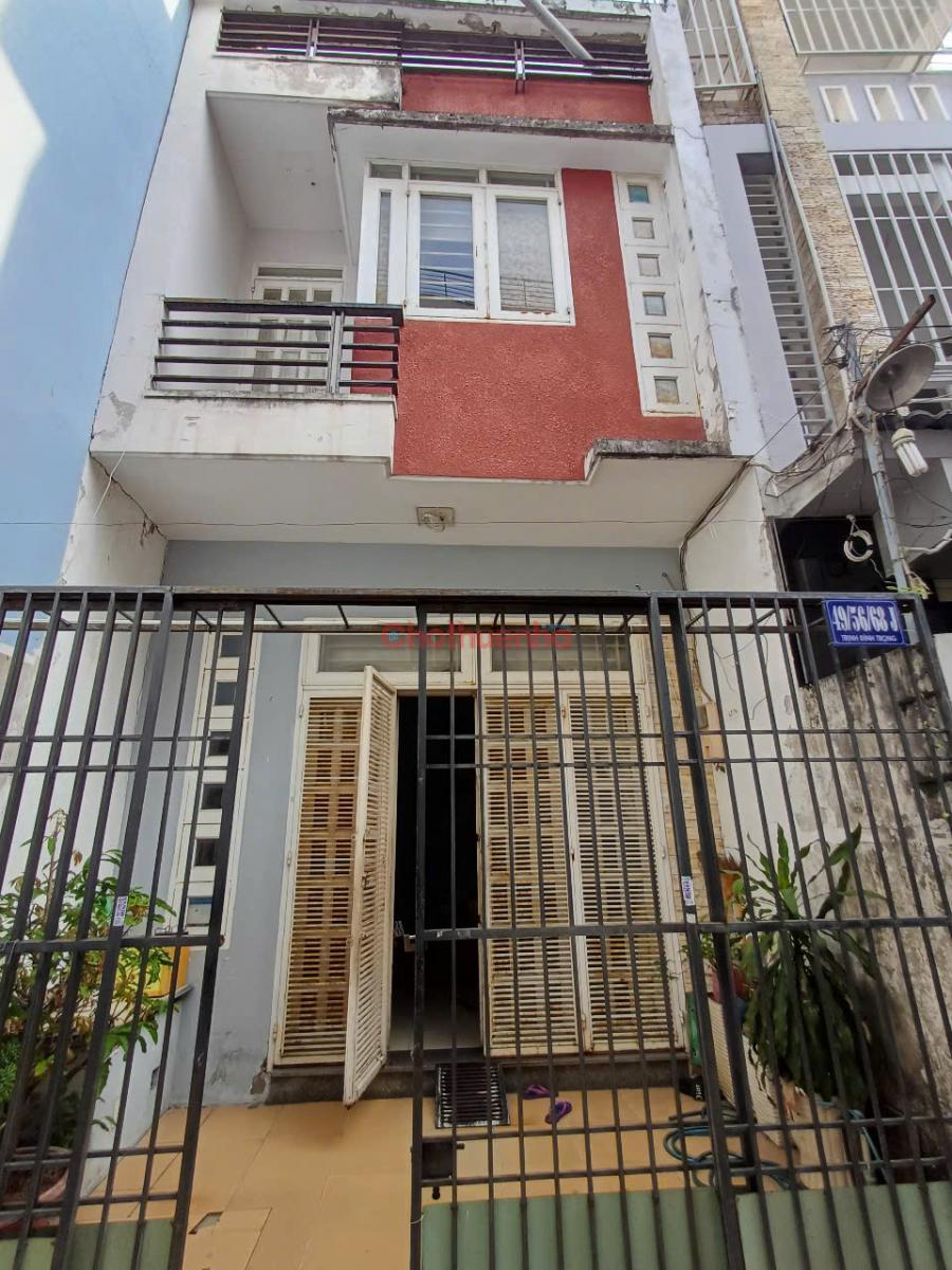 Nhà cho thuê rộng rãi, riêng tư và yên tĩnh. Phù hợp với gia đình đông người, nhóm bạn thân hoặc làm văn phòng công ty.