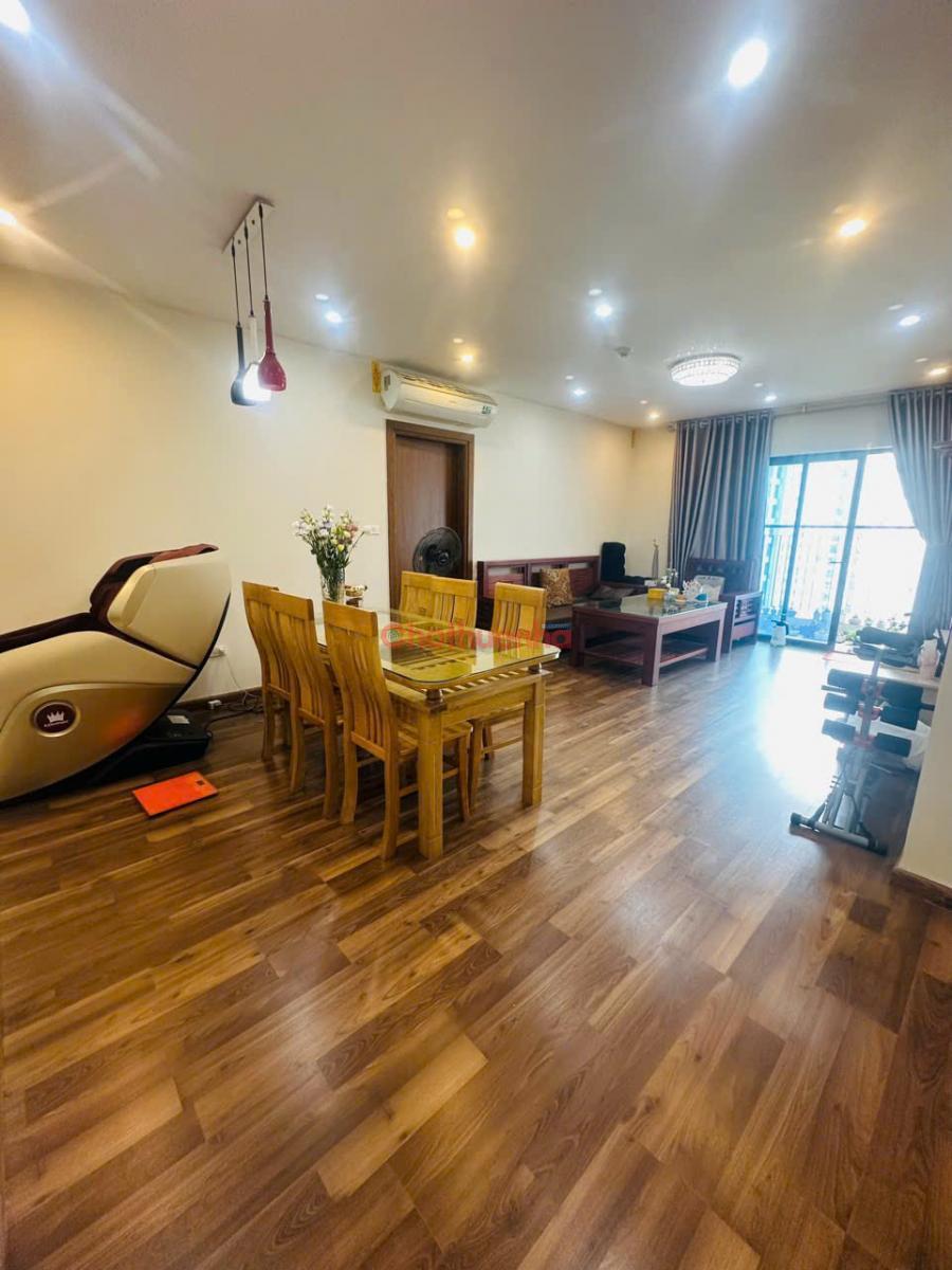 Cho thuê cc căn góc 3 ngủ 1 kho 2wc tại tòa r4b goldmark city