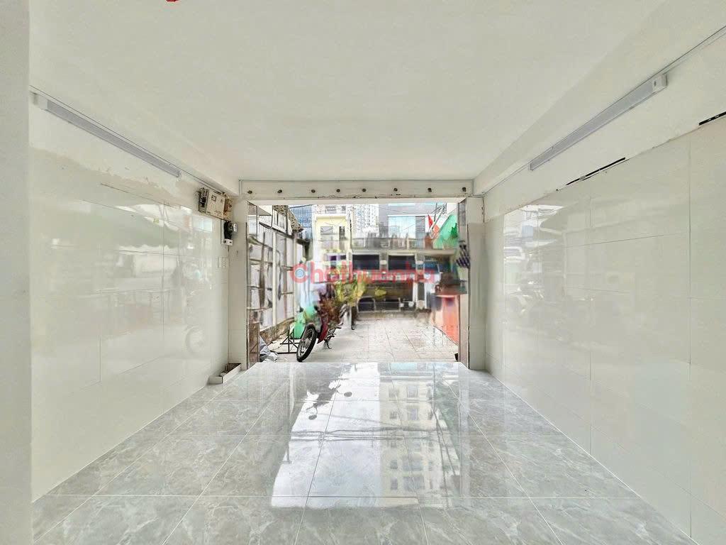 Mặt bằng gần đại học Hutech, khu vực đông sinh viên, văn phòng / Xô Viết Nghệ Tĩnh