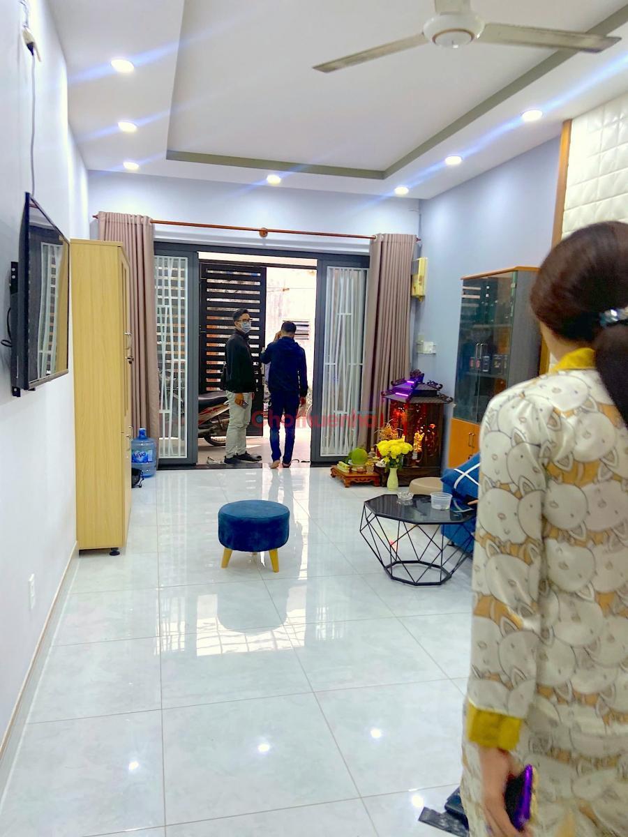 Nhà 2 lầu 4Pn-5Wc cạnh Bến xe Miền Đông, 21tr/tháng Nhà đẹp để ở