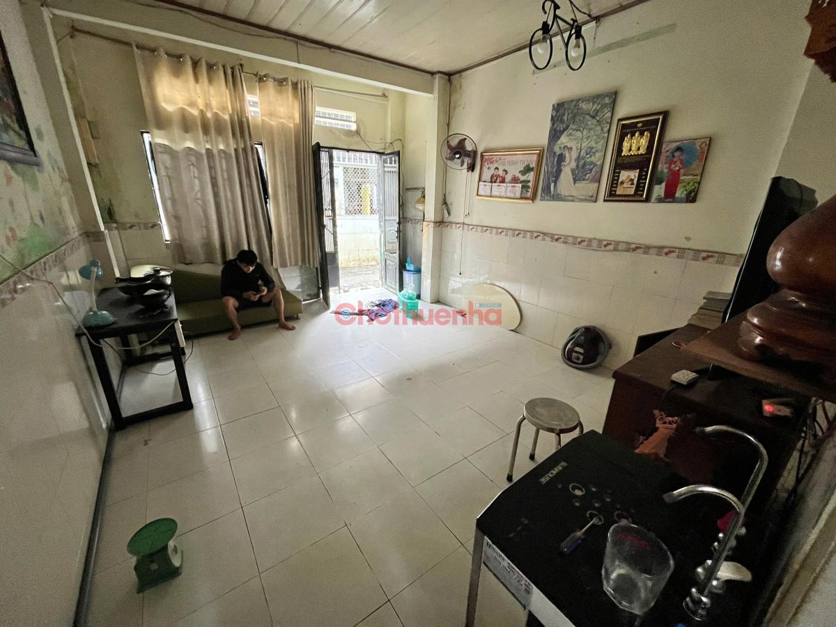 Cho thuê nhà nguyên căn giá rẻ.